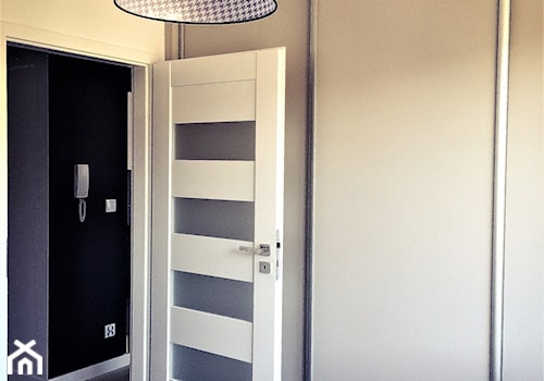 Realizacja w Promenadach Wrocławskich – mieszkanie na wynajem. - Mała beżowa sypialnia, styl nowoczesny - zdjęcie od DekoDeko