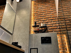 Jego industrialna łazienka - realizacja domu na Maślicach - Mała bez okna z lustrem z punktowym oświetleniem łazienka, styl industrialny - zdjęcie od DekoDeko