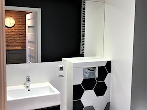 Realizacja - oryginalne mieszkanie na wynajem - Mała bez okna z lustrem łazienka - zdjęcie od DekoDeko