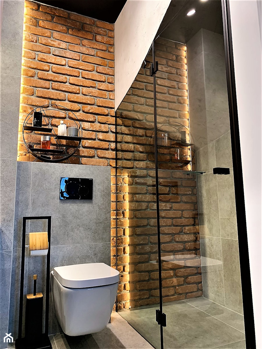 Jego industrialna łazienka - realizacja domu na Maślicach - Mała bez okna z punktowym oświetleniem łazienka, styl industrialny - zdjęcie od DekoDeko