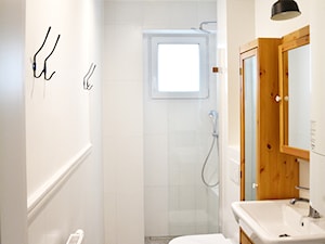 MIESZKANIE_WROCŁAW - Średnia na poddaszu z pralką / suszarką łazienka z oknem, styl skandynawski - zdjęcie od SK.WRO.
