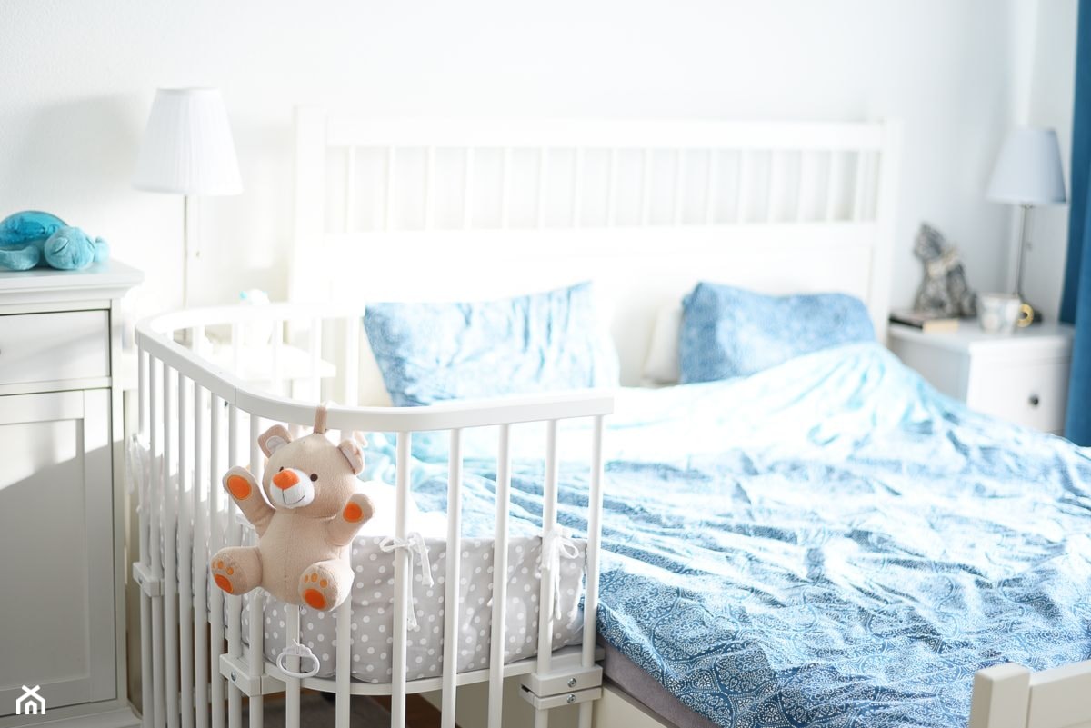 Kącik dla niemowlaka w sypialni rodziców - zdjęcie od Polenka - Homebook