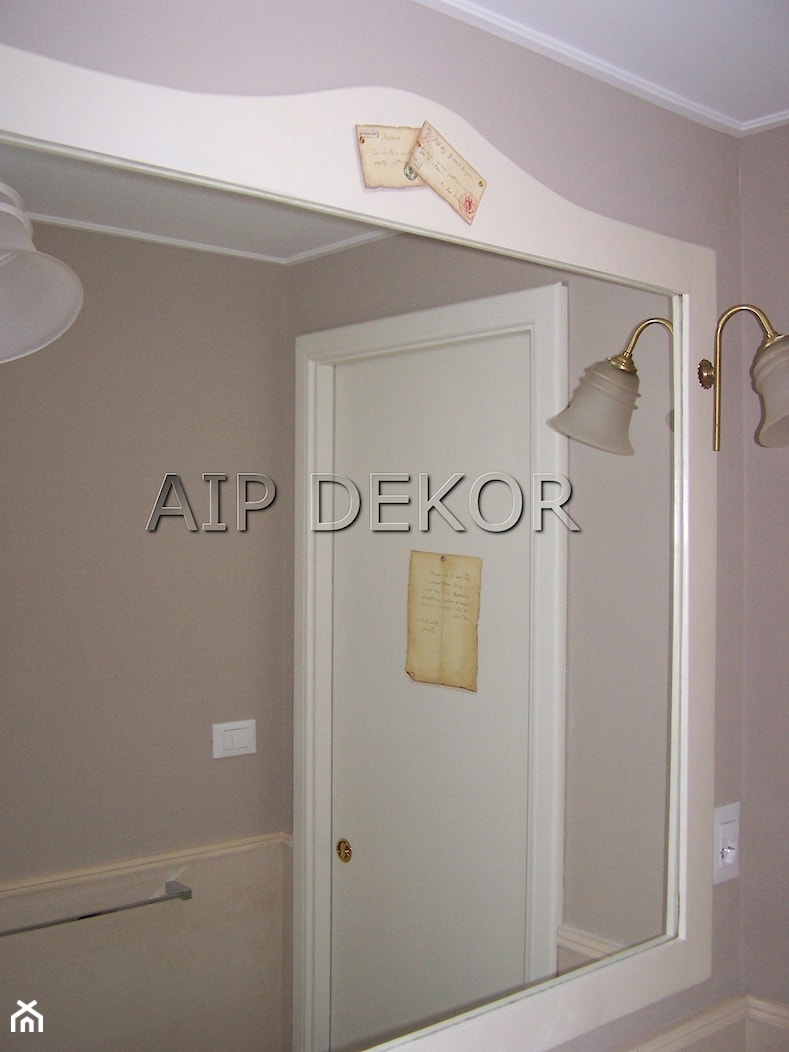 Dekoracja na ramie lustra i dzrzwiach łazienki - zdjęcie od AipDekor - Homebook