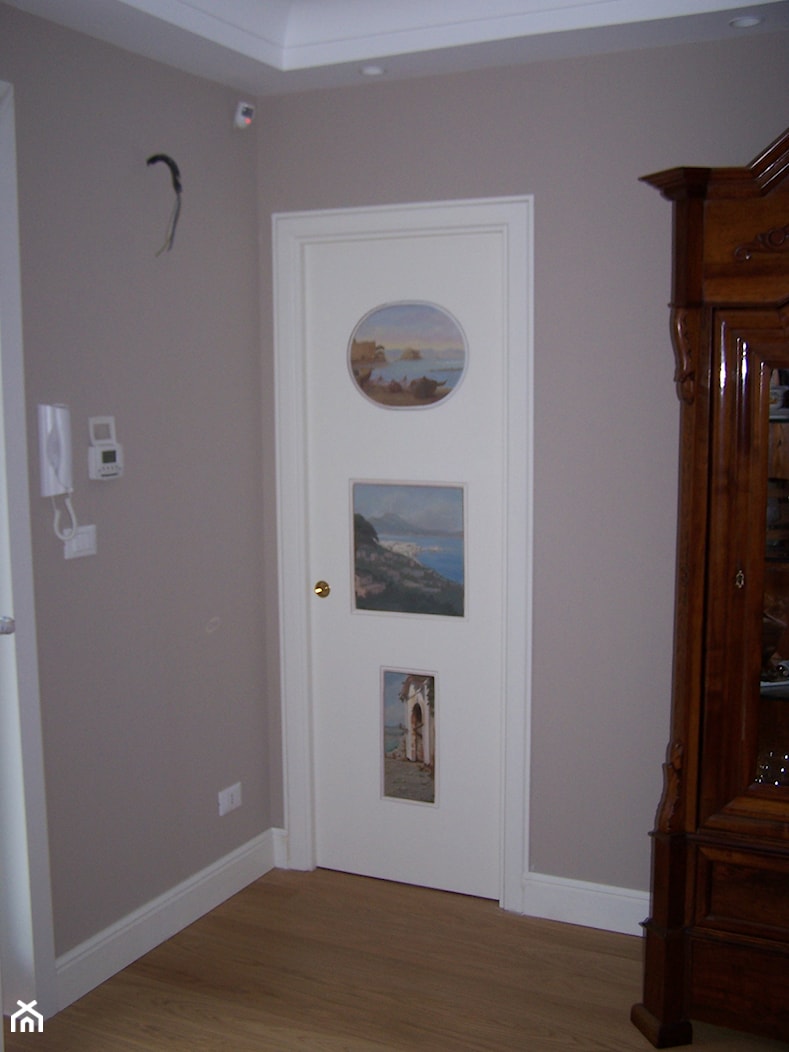 Dekoracja na drzwiach techniką trompe l'oeil - Salon, styl tradycyjny - zdjęcie od AipDekor - Homebook