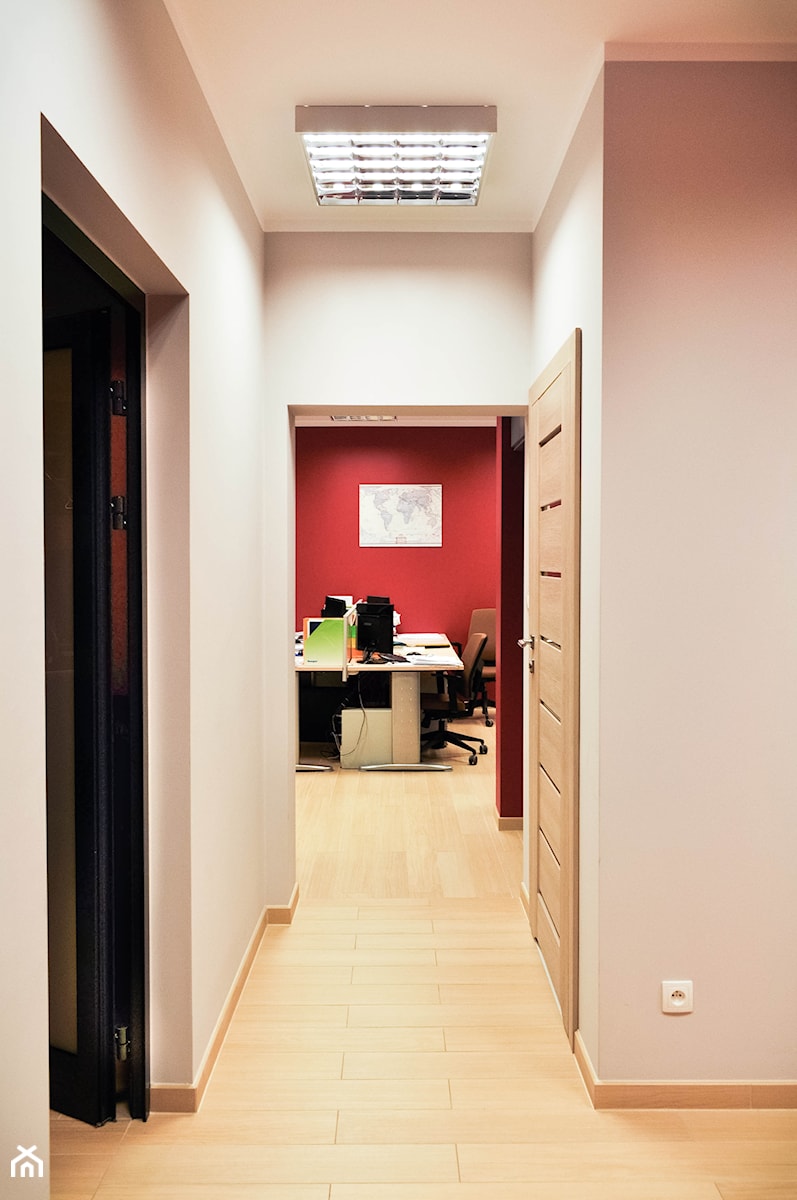 Wejście do biura projektowego - zdjęcie od Tat Design