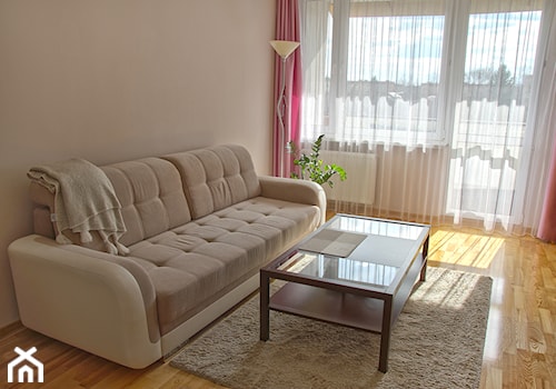 Mieszkanie - Śląsk - Mały beżowy salon z tarasem / balkonem, styl nowoczesny - zdjęcie od Martyna Kowalewska - Projekt DOM²