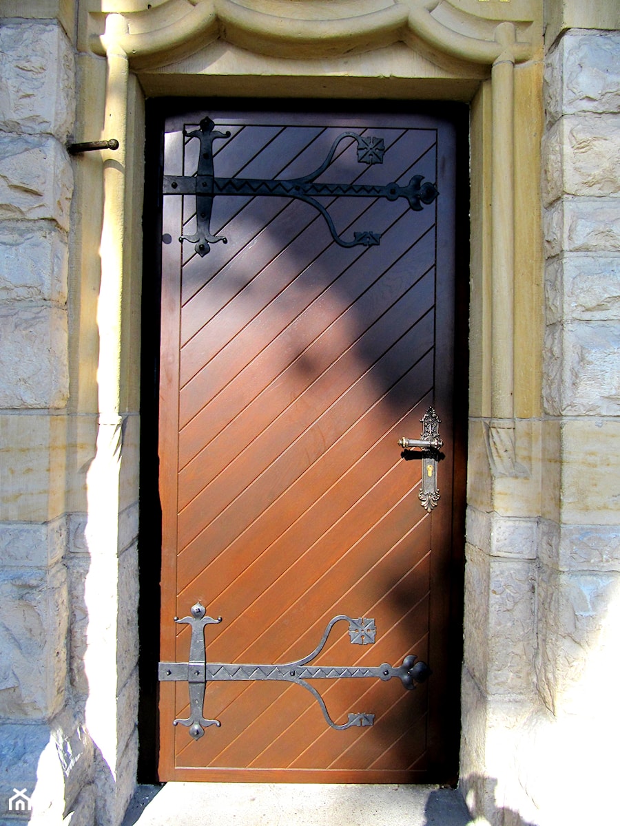 Drzwi do Kościoła w Dziergowicach - zdjęcie od pieruszka.pl