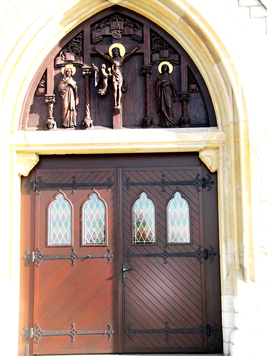 Drzwi do Kościoła w Dziergowicach - zdjęcie od pieruszka.pl