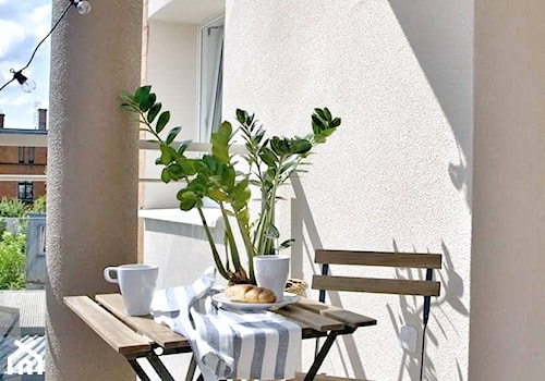 balkon - z miejscem na kawę - zdjęcie od Projektowanie wnętrz Olga Januszkiewicz