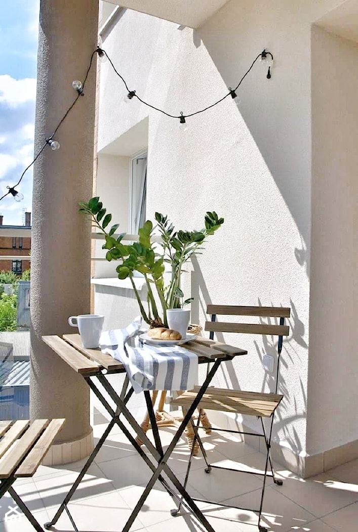 balkon - z miejscem na kawę - zdjęcie od Projektowanie wnętrz Olga Januszkiewicz - Homebook