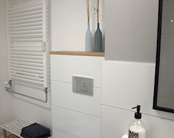 łazienka z kabina prysznicowa - zabudowa stelaża wc - zdjęcie od Projektowanie wnętrz Olga Januszkiewicz - Homebook