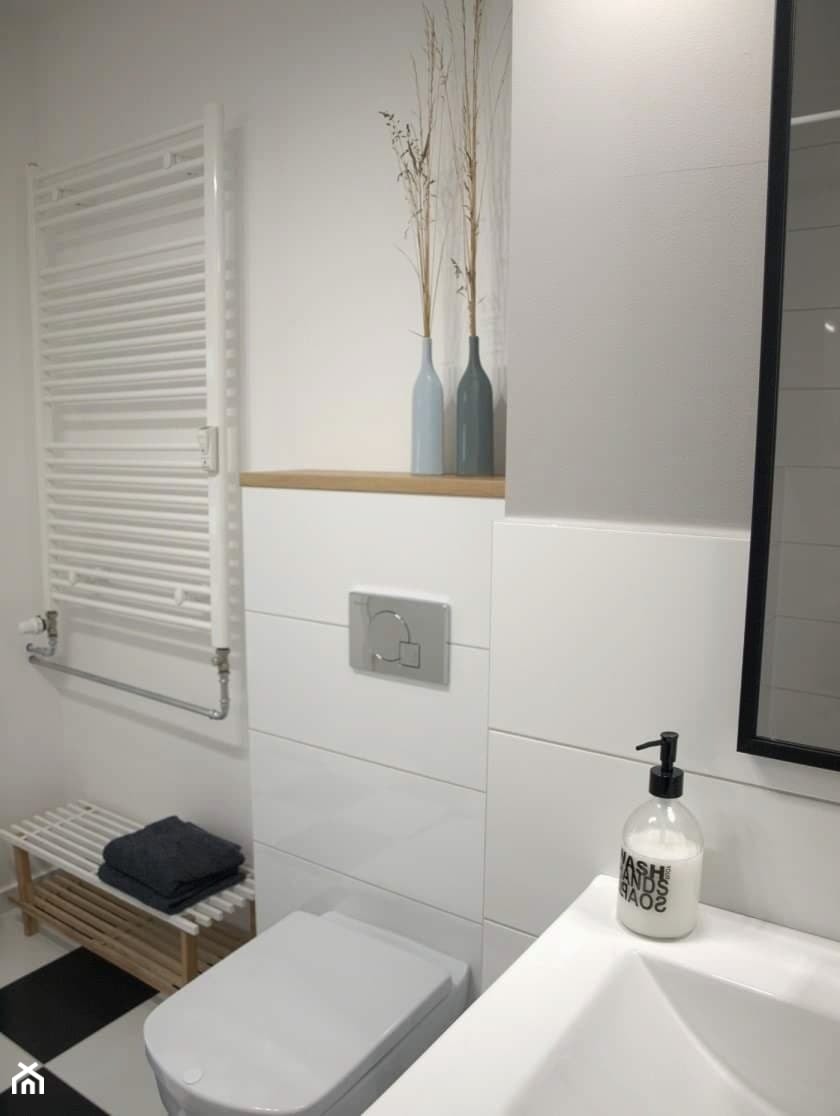 łazienka z kabina prysznicowa - zabudowa stelaża wc - zdjęcie od Projektowanie wnętrz Olga Januszkiewicz