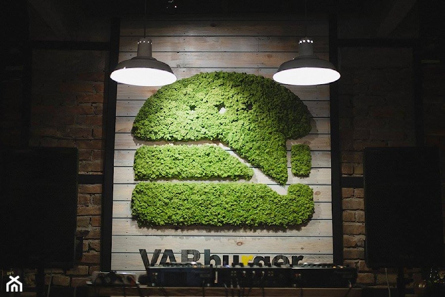 Zielony logotyp Varburger Bar - zdjęcie od Moss Trend