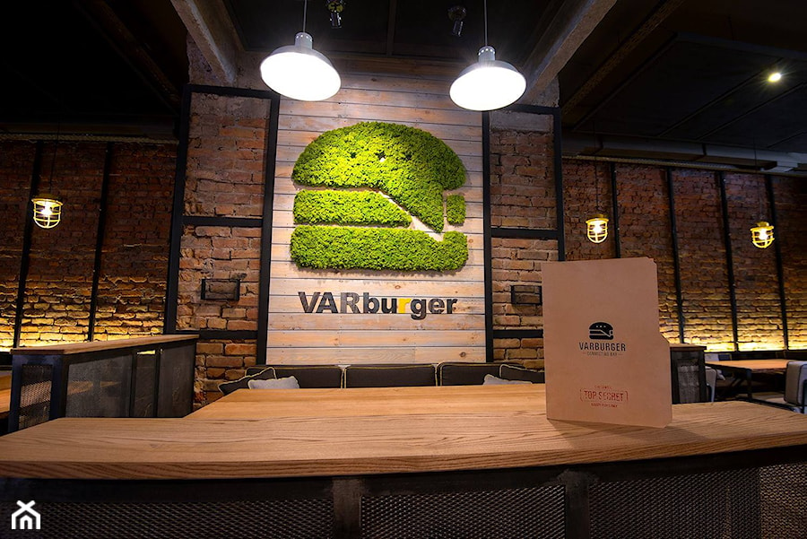 Zielony logotyp Varburger Bar - zdjęcie od Moss Trend