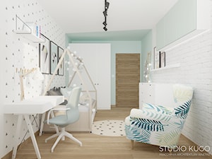 Mieszkanie w Katowicach | II | Bytkowska Park - Duży biały niebieski pokój dziecka dla nastolatka dla chłopca dla dziewczynki - zdjęcie od STUDIO KUGO