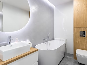 Mieszkanie w Skawinie | I - Mała bez okna z lustrem łazienka, styl nowoczesny - zdjęcie od STUDIO KUGO