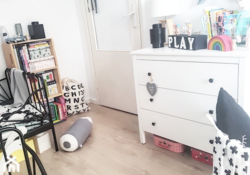 Moje mieszkanie - Mały biały pokój dziecka dla dziecka dla nastolatka dla chłopca dla dziewczynki - zdjęcie od Aleksandra Chilecka-Salihaj