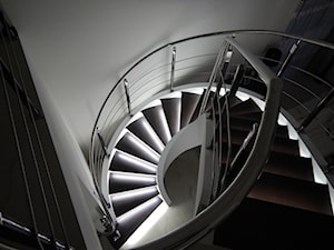 Schody wachlarzowe w połączeniu z prostym biegiem - zdjęcie od a.p.rud schody