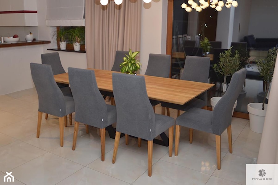 Stół z drewna dębowego na metalowej podstawie do jadalni salonu BORNEO - zdjęcie od RaWood Premium Furniture