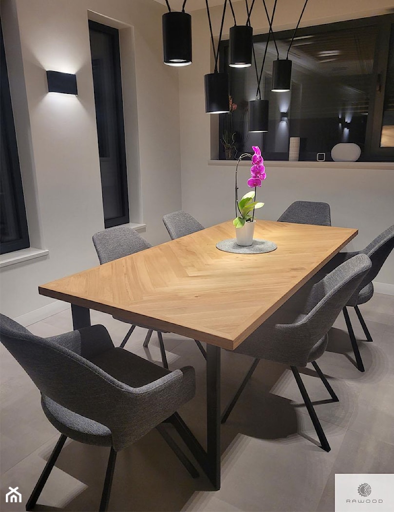 Stół dębowy z metalowymi nogami loft do jadalni salonu GOVER - zdjęcie od RaWood Premium Furniture - Homebook