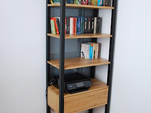 Industrialny regał loftowy dębowy na książki do salonu gabinetu MILAN - zdjęcie od RaWood Premium Furniture