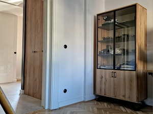 Witryna dębowa industrialna do salonu JORGEN - zdjęcie od RaWood Premium Furniture