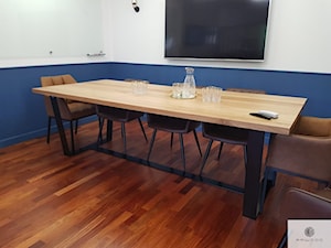 Stół duży, konferencyjny, dębowy na czarnej, stalowej nodze - zdjęcie od RaWood Premium Furniture