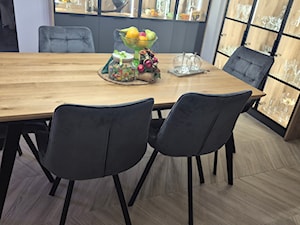 Stół dębowy z metalowymi nogami z litego drewna do jadalni VITA II - zdjęcie od RaWood Premium Furniture