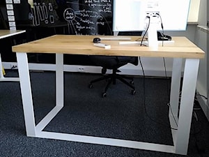 Biurko z szufladami z bali dębowych do gabinetu biura MERGE - zdjęcie od RaWood Premium Furniture