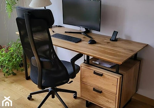 Industrialne biurko z drewna dębowego do gabinetu kancelarii HUGON - zdjęcie od RaWood Premium Furniture