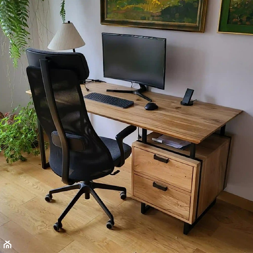 Industrialne biurko z drewna dębowego do gabinetu kancelarii HUGON - zdjęcie od RaWood Premium Furniture - Homebook