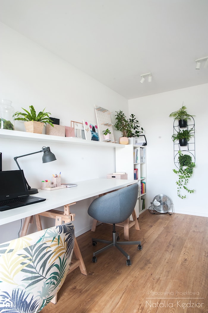 _08 - Średnie w osobnym pomieszczeniu białe biuro, styl minimalistyczny - zdjęcie od Pracownia Projektowa Natalia Kedzior - Homebook