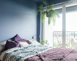_08 - Mała czarna sypialnia z balkonem / tarasem, styl minimalistyczny - zdjęcie od Pracownia Projektowa Natalia Kedzior - Homebook