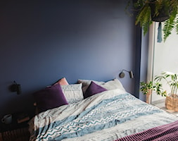_08 - Mała niebieska sypialnia z balkonem / tarasem, styl nowoczesny - zdjęcie od Pracownia Projektowa Natalia Kedzior - Homebook