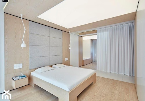 Biel i drewno w prostych formach - Średnia biała sypialnia, styl minimalistyczny - zdjęcie od 81.WAW.PL