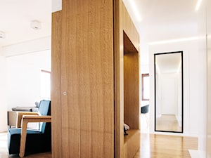 Mieszkanie z "ukrytym' gabinetem - Hol / przedpokój, styl minimalistyczny - zdjęcie od 81.WAW.PL