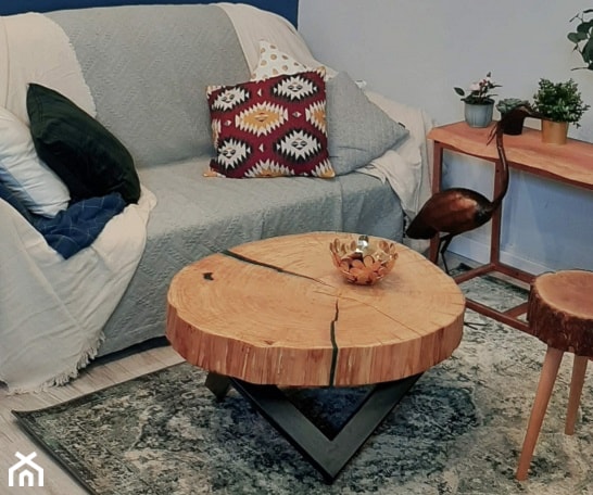 Stolik kawowy z plastra dębu i turkusowej żywicy - Salon, styl skandynawski - zdjęcie od ForRest-Concept - Homebook