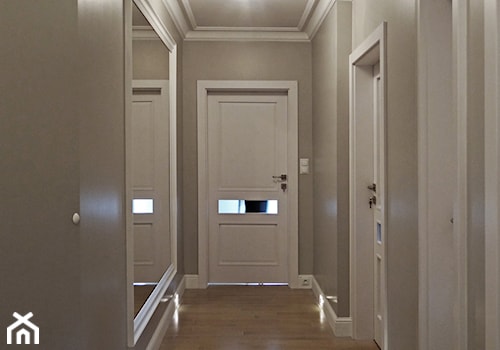 Pastelowo - Średni beżowy hol / przedpokój, styl tradycyjny - zdjęcie od Homeemotions.architects
