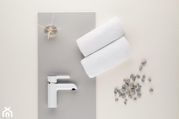 <p><strong>Białe baterie łazienkowe</strong> będą doskonałym towarzystwem dla równie jasnej ceramiki – ten duet skutecznie zrównoważy kolorystykę wnętrza i sprawi, że będzie prezentowało się bardzo nowocześnie.</p>
<p><strong>Biała armatura z kolekcji Angelit od KFA Armatura</strong> to połączenie minimalistycznego designu i innowacyjnego działania – biała powierzchnia i prostota kształtów sprawiają, że doskonale pasuje do aranżacji nowoczesnych łazienek. <strong>Wyeliminowano w niej przełącznik natrysku</strong>, dzięki czemu jest łatwa w czyszczeniu i gwarantuje bezawaryjne użytkowanie… a do tego wygląda obłędnie!</p>
