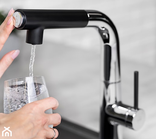 Woda prosto z kranu – czy można pić ją bez obaw? Sprawdzamy