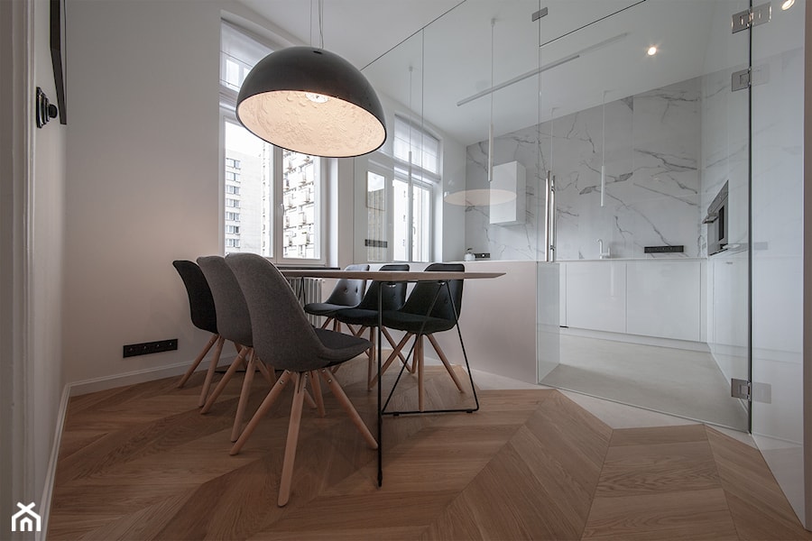 Projekt wnętrza mieszkania na wynajem - Średnia biała jadalnia jako osobne pomieszczenie, styl nowoczesny - zdjęcie od masa architekci
