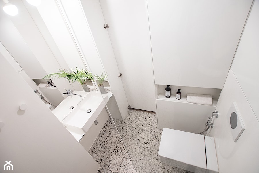 Projekt wnętrz - Mała bez okna z lustrem z marmurową podłogą łazienka, styl nowoczesny - zdjęcie od masa architekci