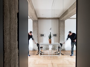 Projekt wnętrz - Średnia biała jadalnia jako osobne pomieszczenie, styl industrialny - zdjęcie od masa architekci
