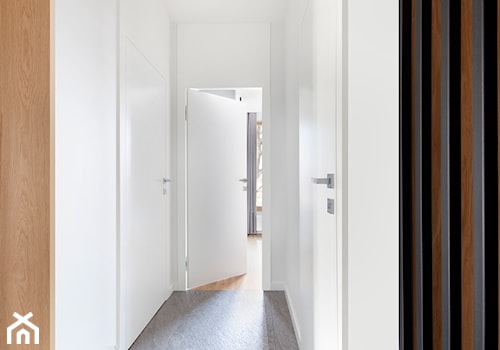 Średni biały hol / przedpokój - zdjęcie od INTER DOOR - drzwi z natury