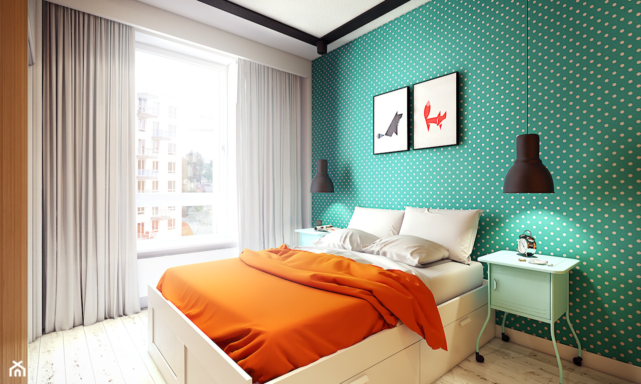 zielona tapeta w białe kropki w sypialni, drewniana podłoga, pomarańczowa narzuta
