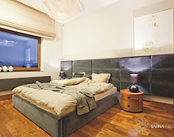 sypialnia drewno i aksamit - zdjęcie od SARNA ARCHITEKCI / Architektura Wnętrza dla wymagających / Interior Design - Homebook