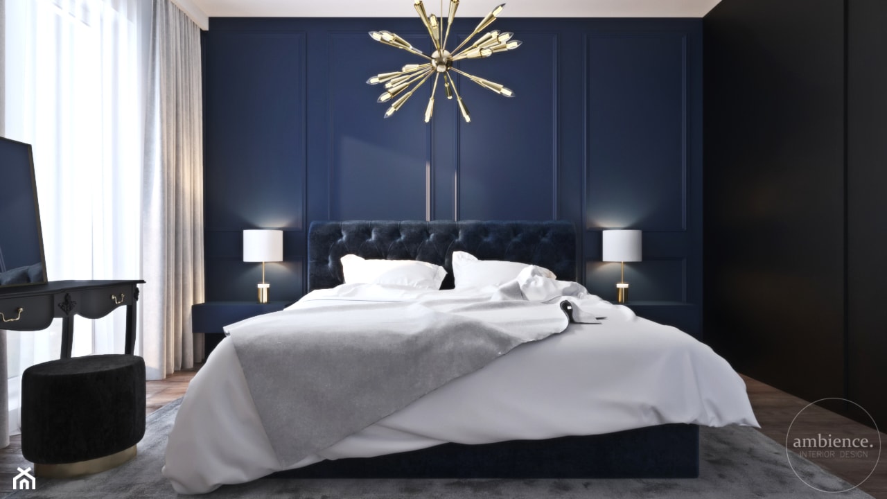 Niskobudżetowo z granatowym akcentem - Średnia czarna niebieska sypialnia, styl tradycyjny - zdjęcie od Ambience. Interior design - Homebook