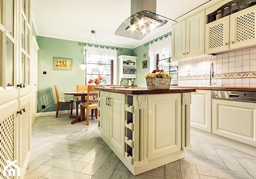 Kuchnie - Średnia otwarta z salonem zielona z zabudowaną lodówką kuchnia jednorzędowa z oknem, styl prowansalski - zdjęcie od Max Kuchnie