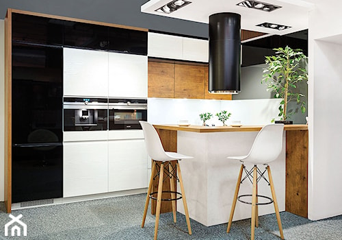 Studio Drema / Sanok - Średnia otwarta biała szara z zabudowaną lodówką kuchnia w kształcie litery u z marmurową podłogą, styl nowoczesny - zdjęcie od Max Kuchnie
