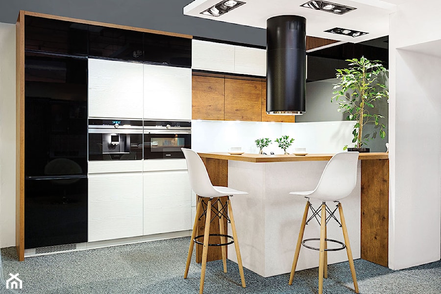 Studio Drema / Sanok - Średnia otwarta biała szara z zabudowaną lodówką kuchnia w kształcie litery u z marmurową podłogą, styl nowoczesny - zdjęcie od Max Kuchnie